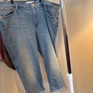 Signature by Levi Strauss Women's Cropped Jeans - Light Blue
